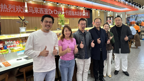 2024年3月22日,北家姓迎来了马来西亚DRCHAN一行莅临我司总部及直属食品加工厂进行实地考察。他们带着对品牌的认同与未来的期许,踏上了一段寻求合作机遇、洞察企业实力的探索之旅。直面运营,感触品牌